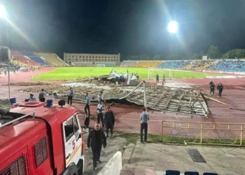 Екпінді желдің салдарынан стандион шатыры ұшып кетті