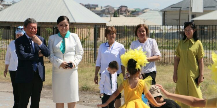 ҚАЛА ӘКІМІНІҢ ОРЫНБАСАРЫ ЕРЕКШЕ БАЛАЛАРДЫ МЕРЕКЕМЕН ҚҰТТЫҚТАДЫ