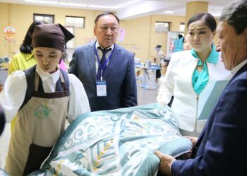 Шымкентте көпбалалы аналар тігін тігуді тегін үйренуде