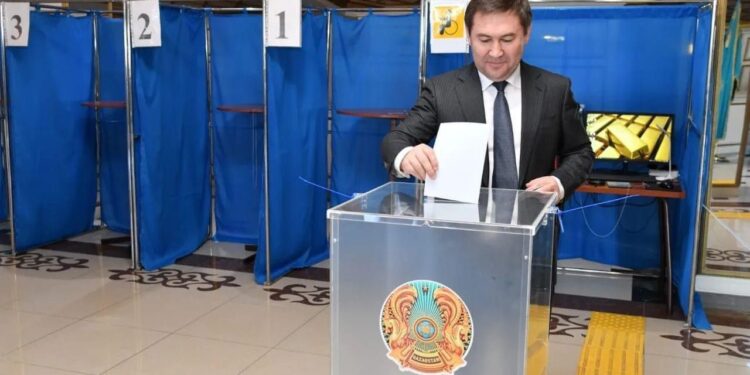 Шымкент қаласының әкімі жалпыхалықтық референдумда дауыс берді