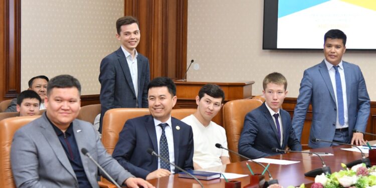 Қала әкімі Шымкенттік жастармен ай сайын жүздесіп отырады