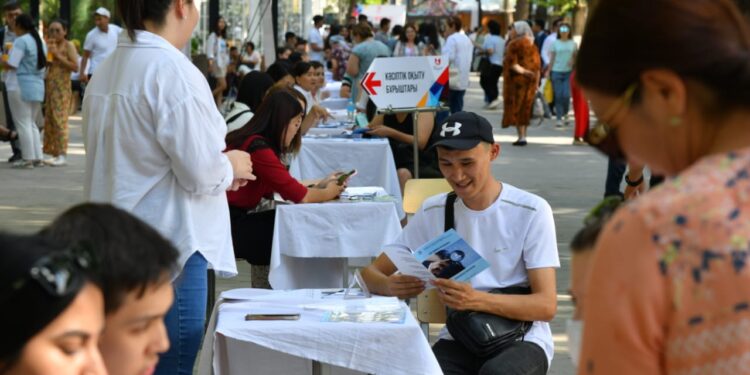 Шымкентте бос жұмыс орындары жәрмеңкесі өтті