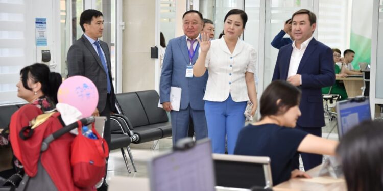 М.Әйтенов «Бақытты Жанұя» орталығының жұмысымен танысты