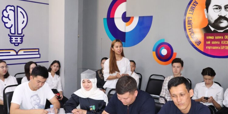 Кезекті кеңес Әл-Фараби ауданының жастарымен өтті