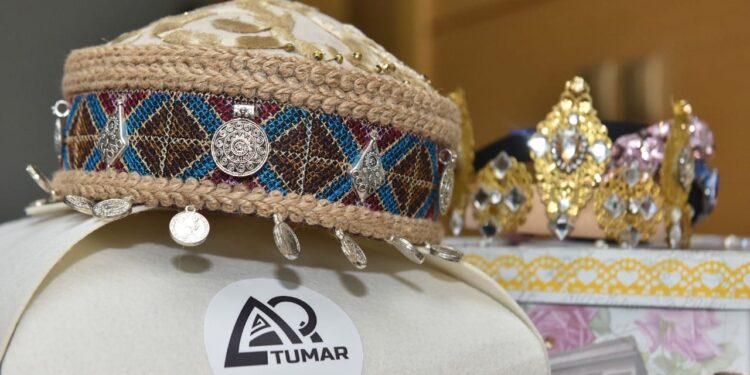 Ұлттық нақыштағы сән киім үлгілерінің көрмесі өтуде