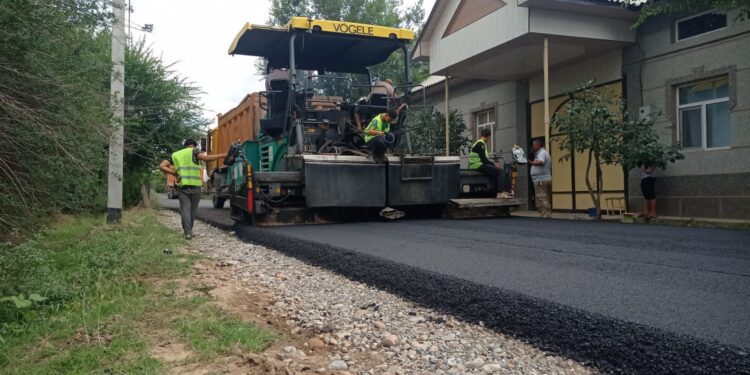 Ұзындығы үш шақырымнан асатын үш көшеге асфальт төселді