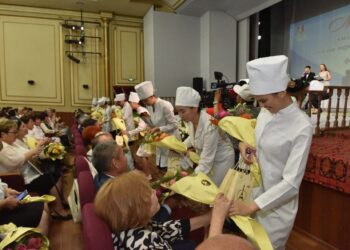 Үздік медицина қызметкері марапатталды