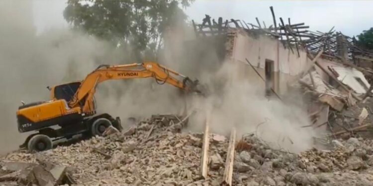 Шымкентте өрт сөндіру ғимараты сүріліп жатыр