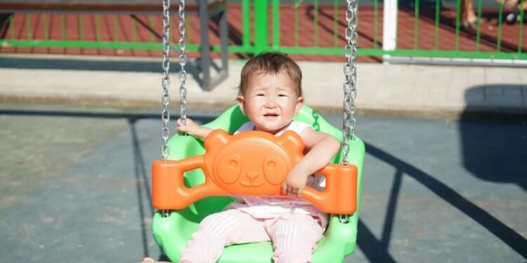 Қала әкімі Құрсайдағы ойын алаңшасының құрлысымен танысты