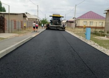 Еңбекші ауданында екі көшеге асфальт төселді