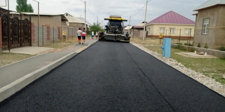 Еңбекші ауданында екі көшеге асфальт төселді