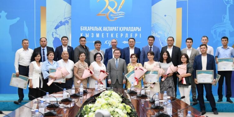 М.Әйтенов БАҚ өкілдерін кәсіби мерекесімен құттықтады