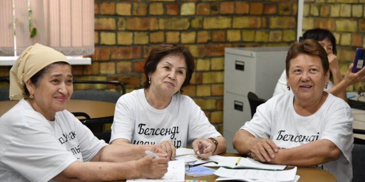 Белсенді өмір сүру орталығында жалғызілікті қариялар күні бойы қызмет алады