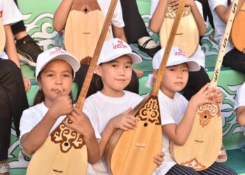 Шымкенттің көгінде домбыраның қоңыр үні қалықтады