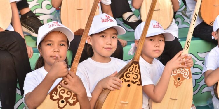 Шымкенттің көгінде домбыраның қоңыр үні қалықтады