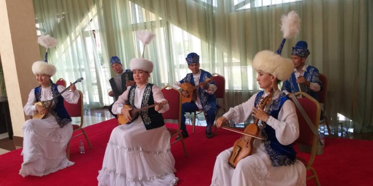 Шымкентте «Бай, Қуатты Болайық!» көшпелі көрмесі ашылды