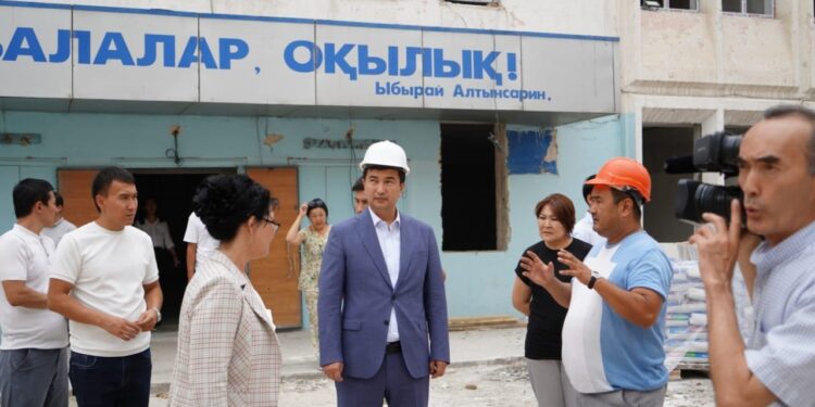 Ш.Мұқан мектептердегі күрделі жөндеу жұмыстарының барысымен танысты