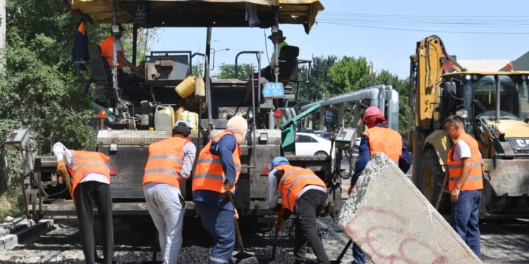 Қала әкімі Адырбеков көшесінің құрылысымен танысты