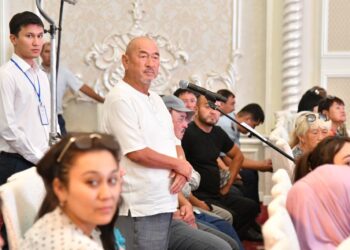 М.Әйтенов Еңбекші ауданы тұрғындарымен есепті кездесу өткізді