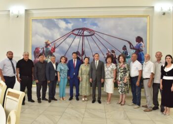 М.Әзілханов этномәдени бірлестік төрағалары, БАҚ өкілдерімен кездесті