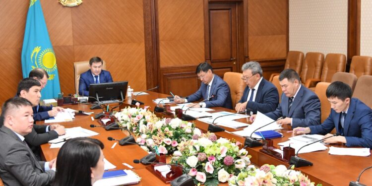 Биыл 43 мыңға жуық тұрғын сапалы электрмен қамтылады