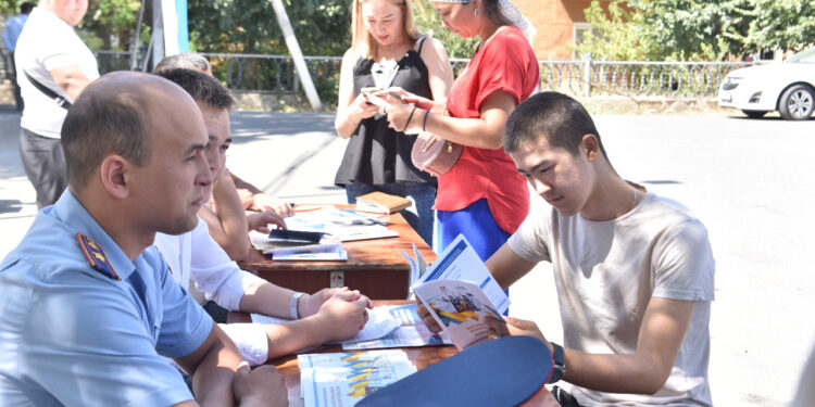 Жастардан-жастарға ақпараттық керуен жобасы жүзеге асуда