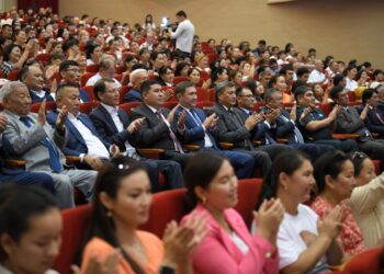 Шымкенттіктер конститутция күнін атап өтті