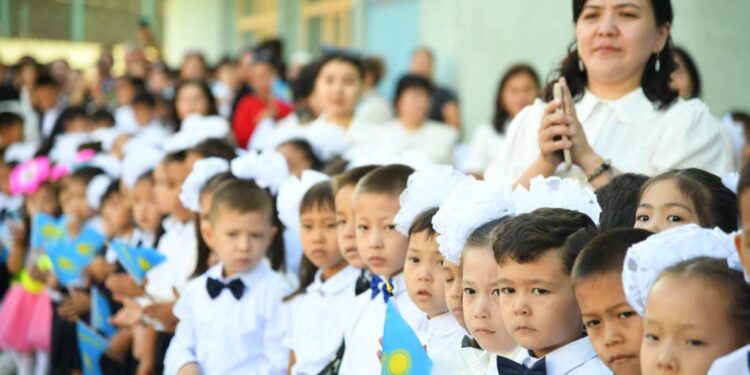 Мектептерде алғашқы қоңырау соғылды