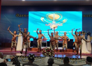 Отбасы құндылықтарын насихаттауға бағытталған айтыс өтіп жатыр