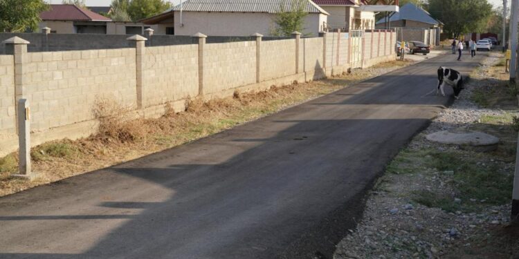 Алтынтөбеде  асфальт төсеу жұмыстары жалғасуда