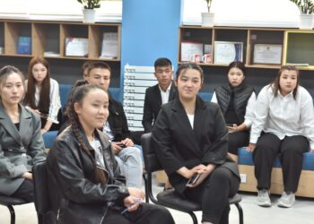 Жастарға жалындаған жарасады