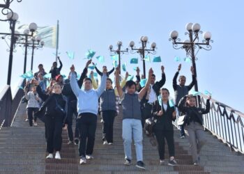 Қала жастары «Мен елімді сүйемін» акциясына қатысты