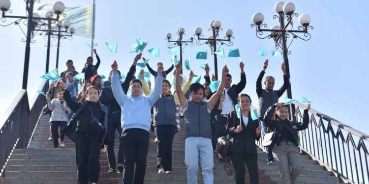 Қала жастары «Мен елімді сүйемін» акциясына қатысты