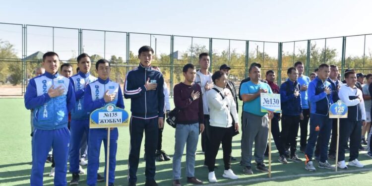 Мектеп мұғалімдері жасыл алаңда кездесті