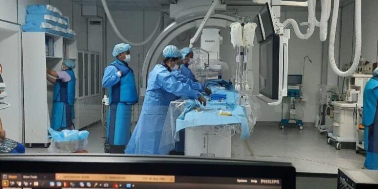 Шымкентте сирек кездесетін дертке наркозсыз ота жасалды