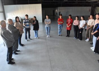 Еңбек ұжымымен кездесті