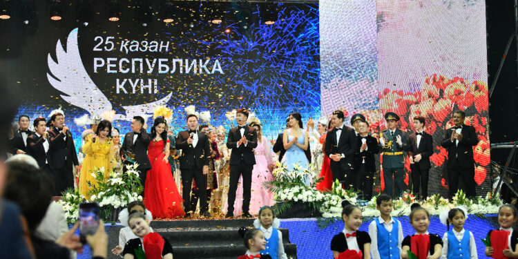 Шымкенттіктер Республика күнін тойлауды бастап кетті