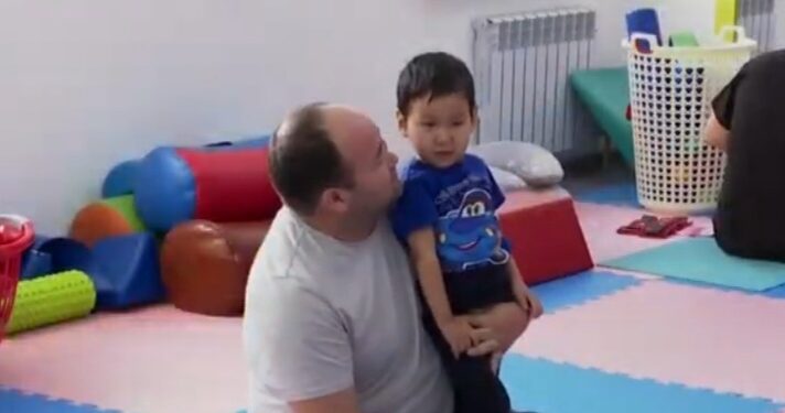 Жүре алмайтын 600 баланы аяққа тұрғызған