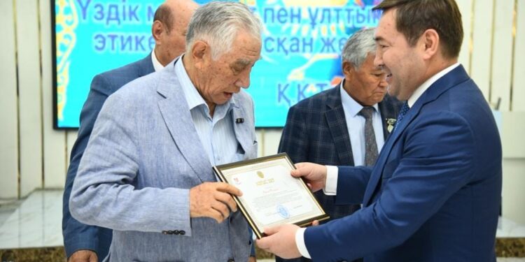 Шаһар басшысы қарттарға құрмет көрсетті