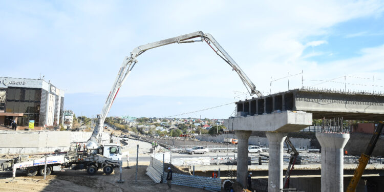 Бәйдібек би мен Арғынбеков қиылысындағы жолайырық құрылысы қарқын алған