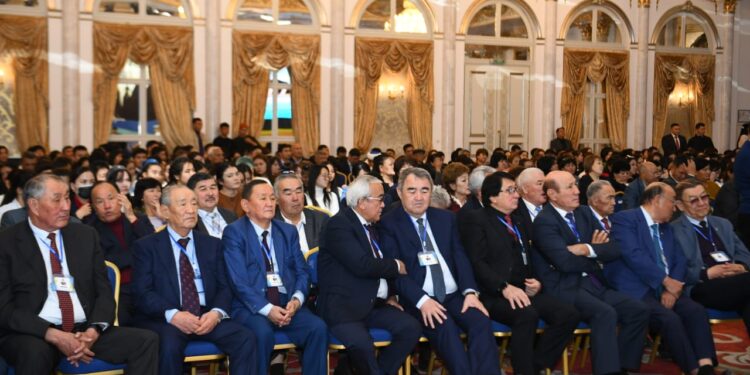 Бірегей тұлға Асанбай Асқаровтың 100 жылдық мерейтойына орай Шымкентте конференция өтті