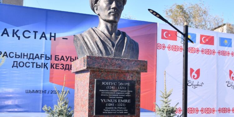 Шымкентте Юнус Эмреге ескерткіш қойылды