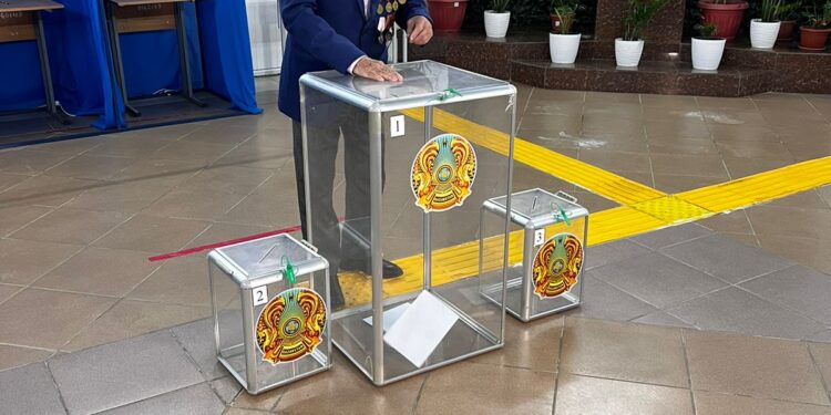 Тыл ардагері алғашқылардың бірі болып дауыс берді