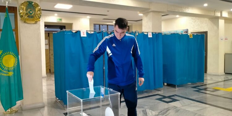 Ордабасы футболшылары спортшылар мен жанкүйерлерді сайлауға қатысуға шақырды