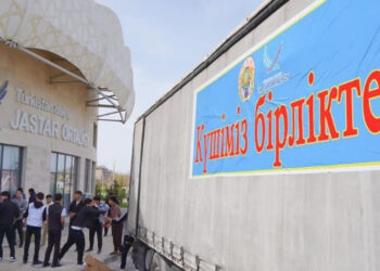 «Астанада 9 қойма жұмыс істейді»: өңірлерде мыңдаған волонтер су тасқынына қарсы күресіп жатыр