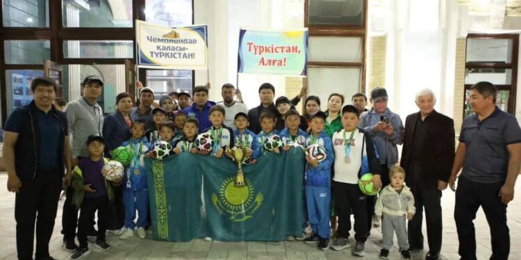 ТҮРКІСТАННЫҢ ЖАС ФУТБОЛШЫЛАРЫ ОЛЖАЛЫ ОРАЛДЫ