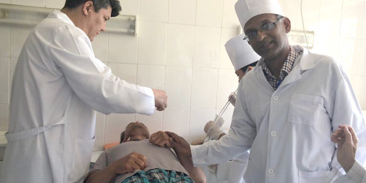 ДҮНИЕЖҮЗІНЕН КЕЛГЕН ДӘРІГЕРЛЕР ТҮРКІСТАНДА ТЕГІН МЕДИЦИНАЛЫҚ КӨМЕК КӨРСЕТТІ