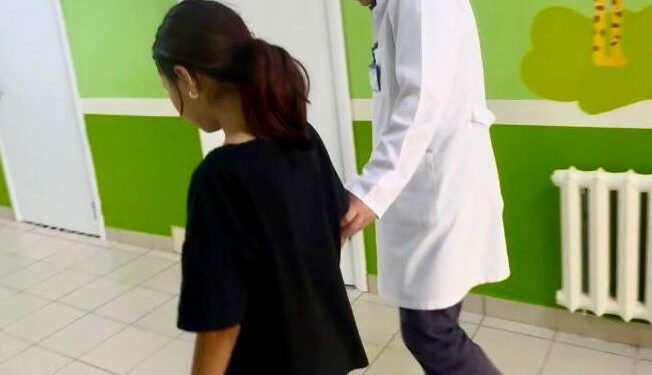 НЕРВ ЖҮЙЕСІ ЗАҚЫМДАНҒАН: ОБЛЫСТЫҚ БАЛАЛАР АУРУХАНАСЫНЫҢ ДӘРІГЕРЛЕРІ 13 ЖАСАР ҚЫЗДЫ АЯҚҚА ТҰРҒЫЗДЫ