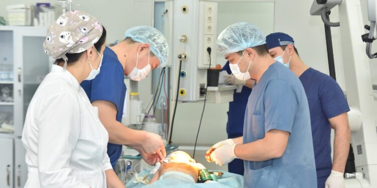 ТҮРКІСТАН ОБЛЫСТЫҚ БАЛАЛАР АУРУХАНАСЫНДА БІРЕГЕЙ ОТА ЖАСАЛДЫ