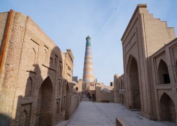 Түркістан облысының әкімі Нұралхан Көшеров инвесторлармен кездесіп, жаңа жобаларды жүзеге асыру бойынша келіссөз жүргізді